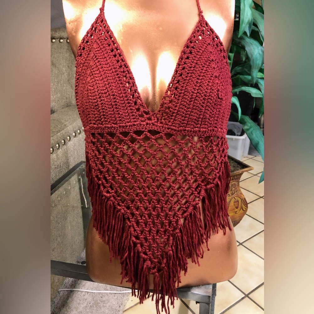 Women’s knit halter top fits any size flattering and comfy